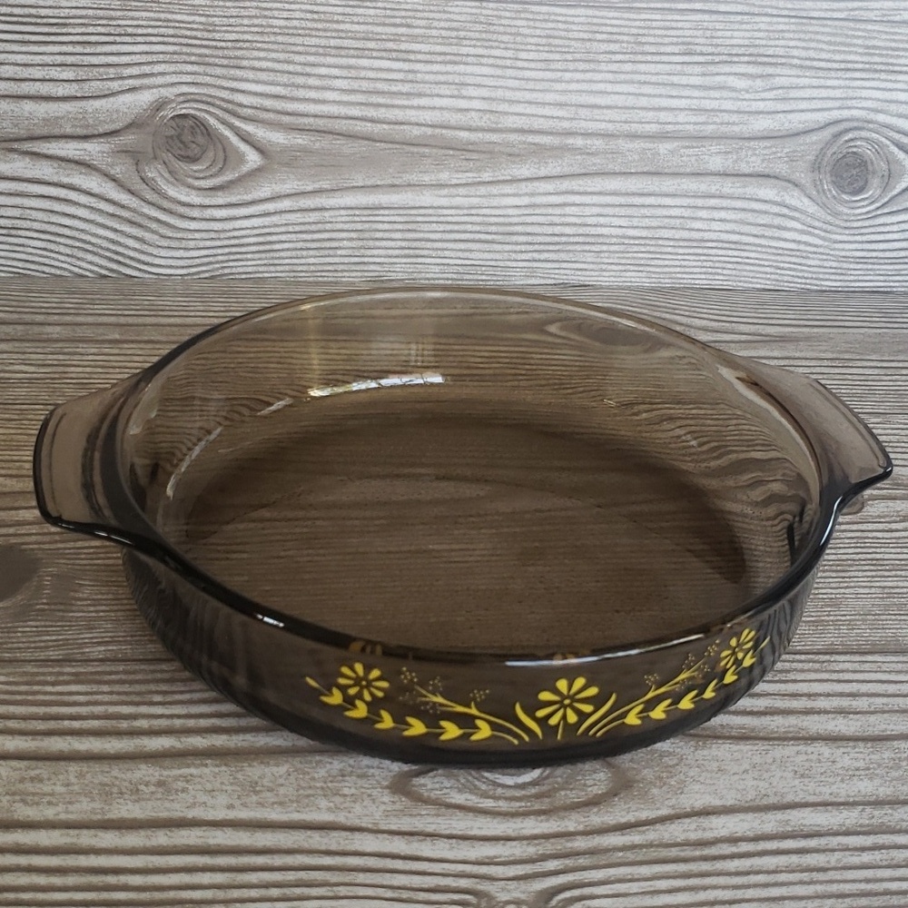 Vintage ambar  glassbake yellow daisy print  casserole